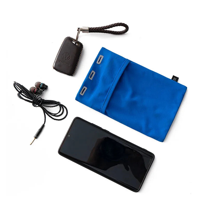 Dynamic Waterproof Phone Armband for Secure Workouts