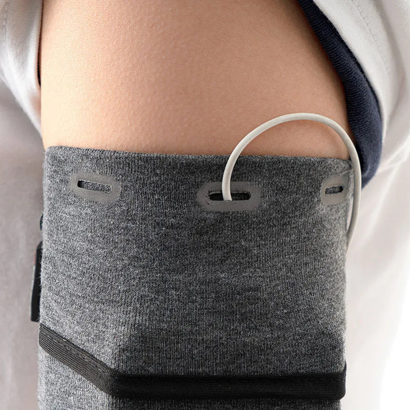 Dynamic Waterproof Phone Armband for Secure Workouts